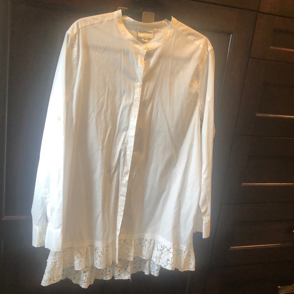 DKNY Pure cotton tunic in white with lace ruffle trim around bottom hem size L